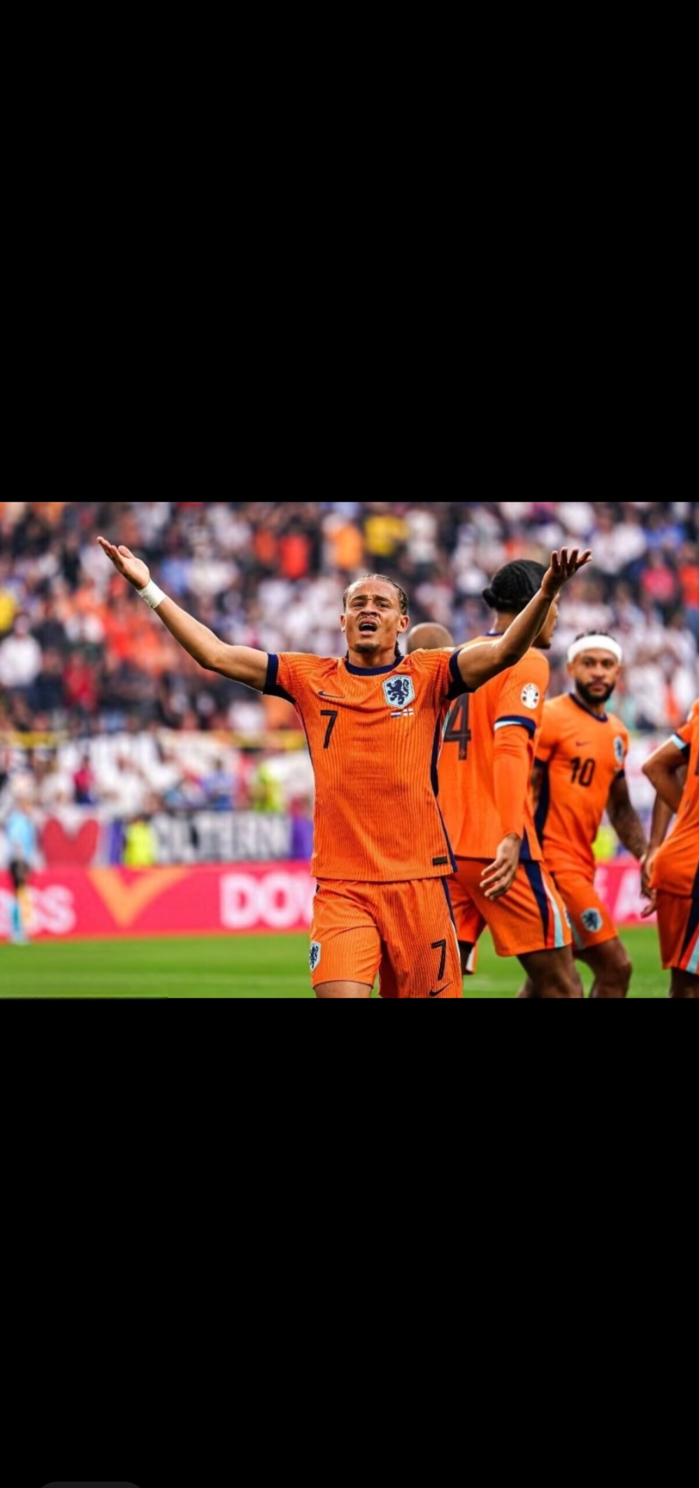 AYX体育赛事直播包含赛地聚焦：欧联今晚热度飙升，西汉姆遗憾出局，悬念犹存，团队化学反应显著的词条